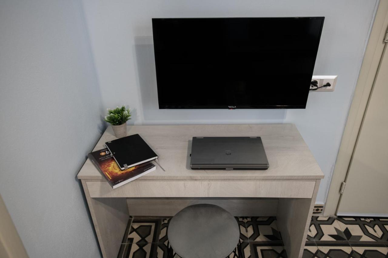 The Blue Apartment In The Heart Of Heraklion ภายนอก รูปภาพ