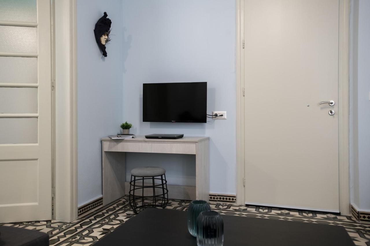 The Blue Apartment In The Heart Of Heraklion ภายนอก รูปภาพ
