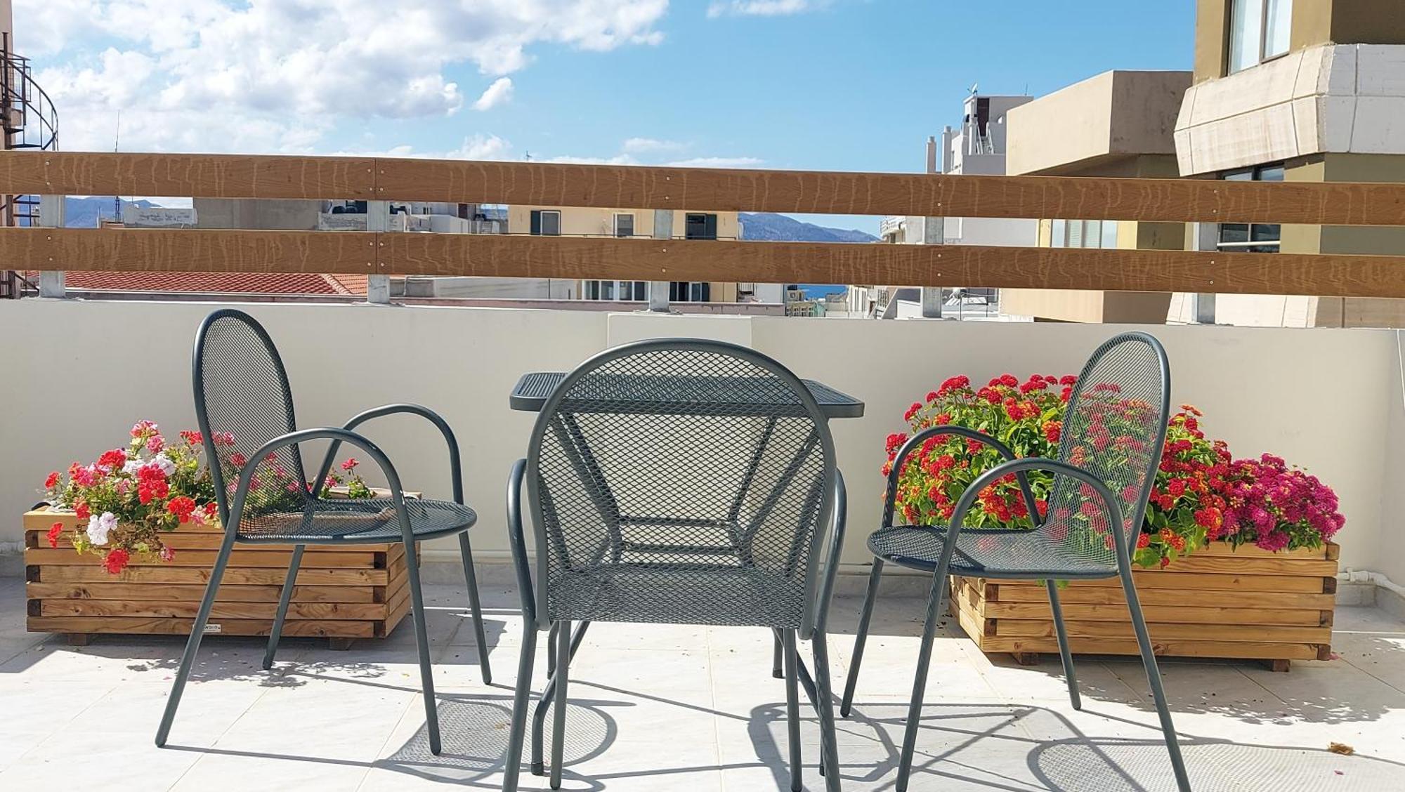 The Blue Apartment In The Heart Of Heraklion ภายนอก รูปภาพ