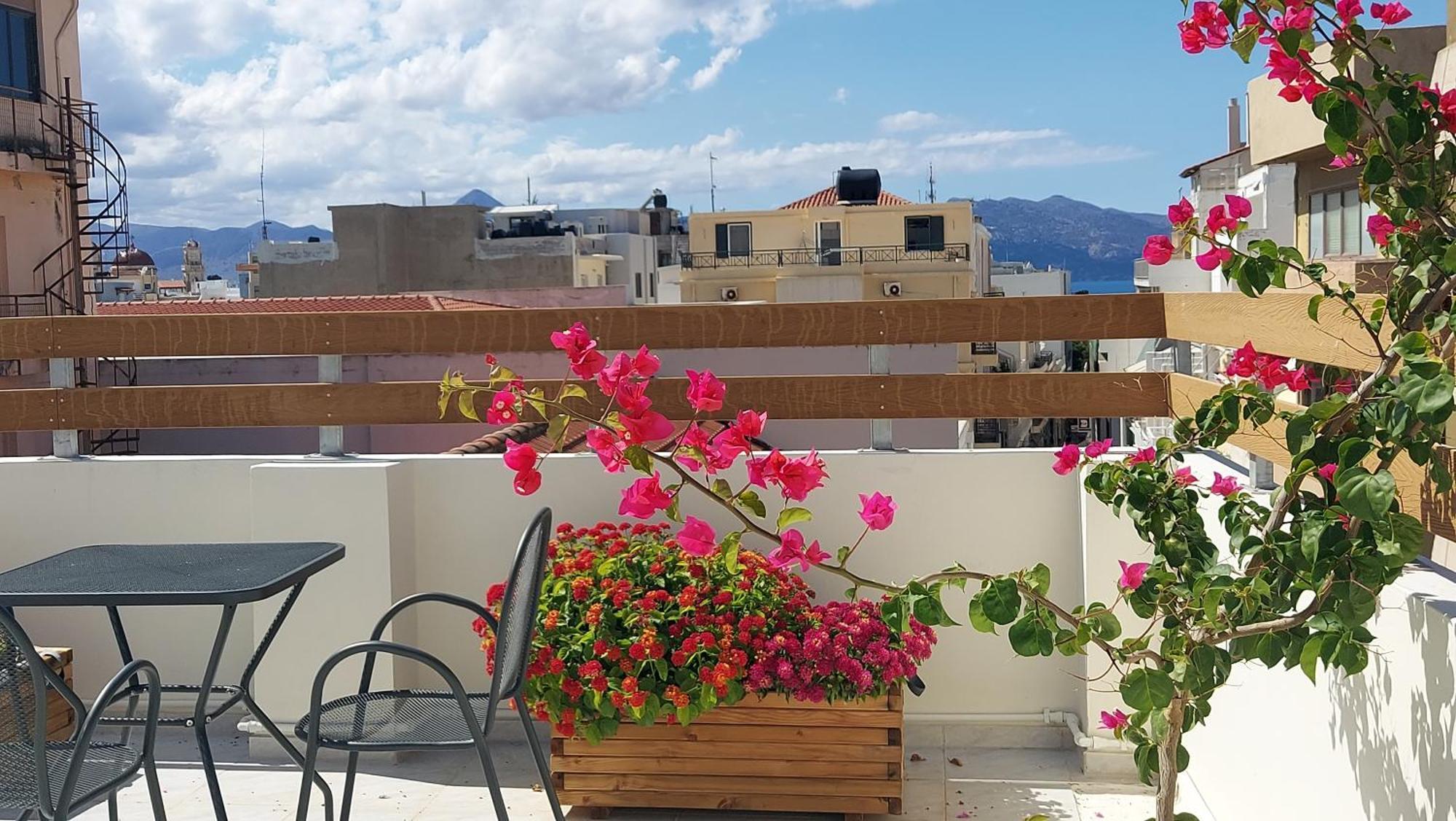 The Blue Apartment In The Heart Of Heraklion ภายนอก รูปภาพ
