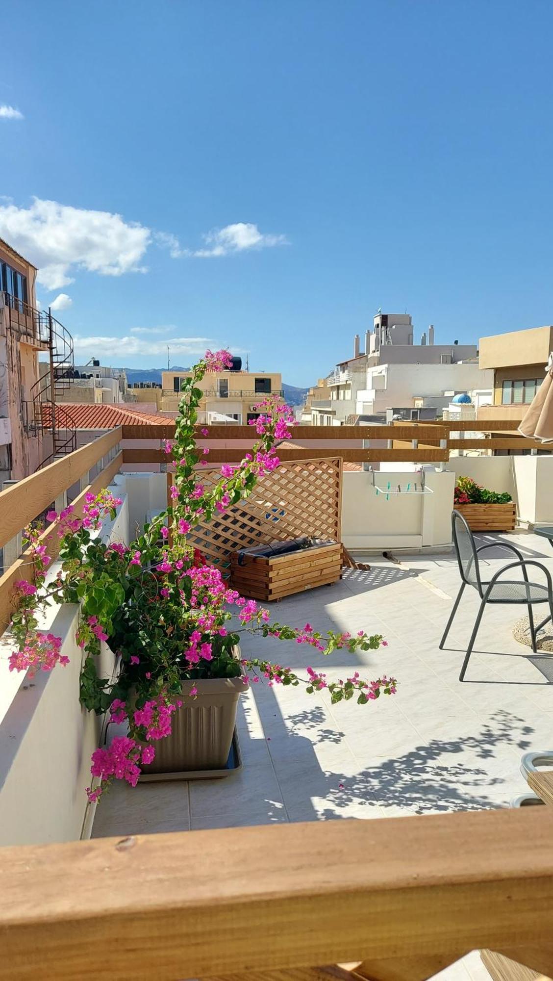 The Blue Apartment In The Heart Of Heraklion ภายนอก รูปภาพ